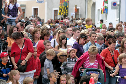 Menschenmassen beim Mühlviertler Speckdackel in Hofkirchen i.M.