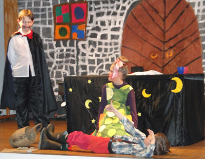 Theateraufführung um 17:30 Uhr