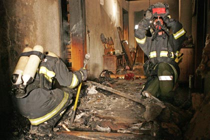Zimmerbrand - Feuerwehr im Einsatz